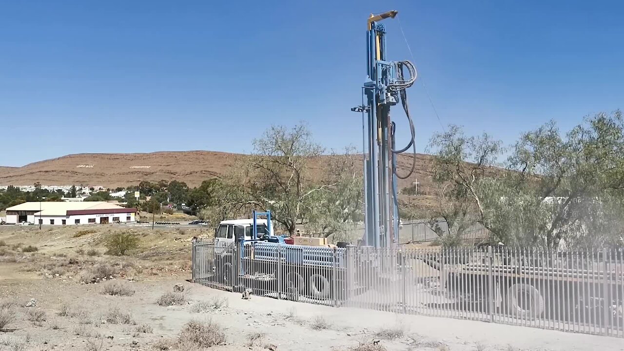 SOUTH AFRICA - Cape Town - Borehole drilling at Laingsburg Clinic (Video) (xqw)