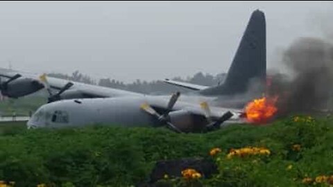 Flyet går i brand efter landing