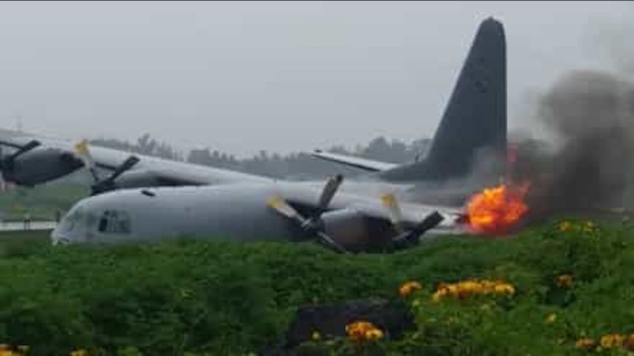 Flyet går i brand efter landing