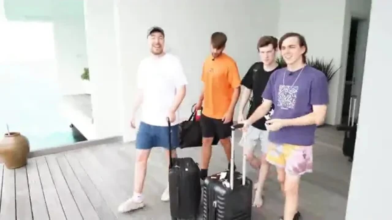 7 $1 vs $1,000,000 Hotel Room!