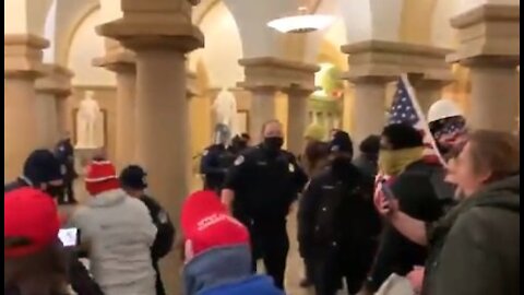 Capitol building breached by protesters,hearings paused, Pence evacuated, people in Pelosi's office