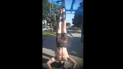 18 Handstand Push Ups in 10 Minutes! TRY YOUR MAX!