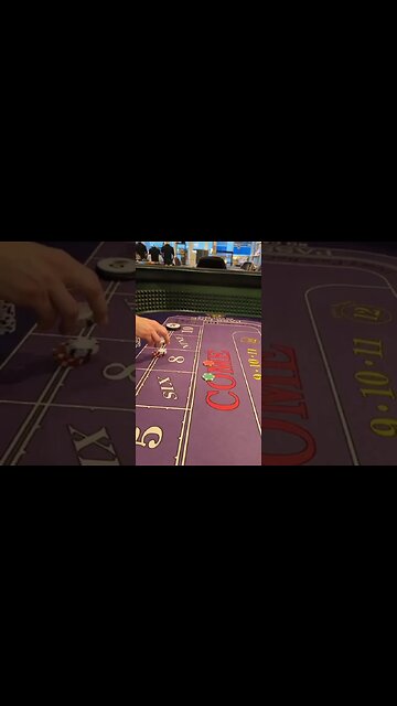 pressing 6 and 8 at $24 to $30 and overpaying #crapsdealer #casino #casinodealer