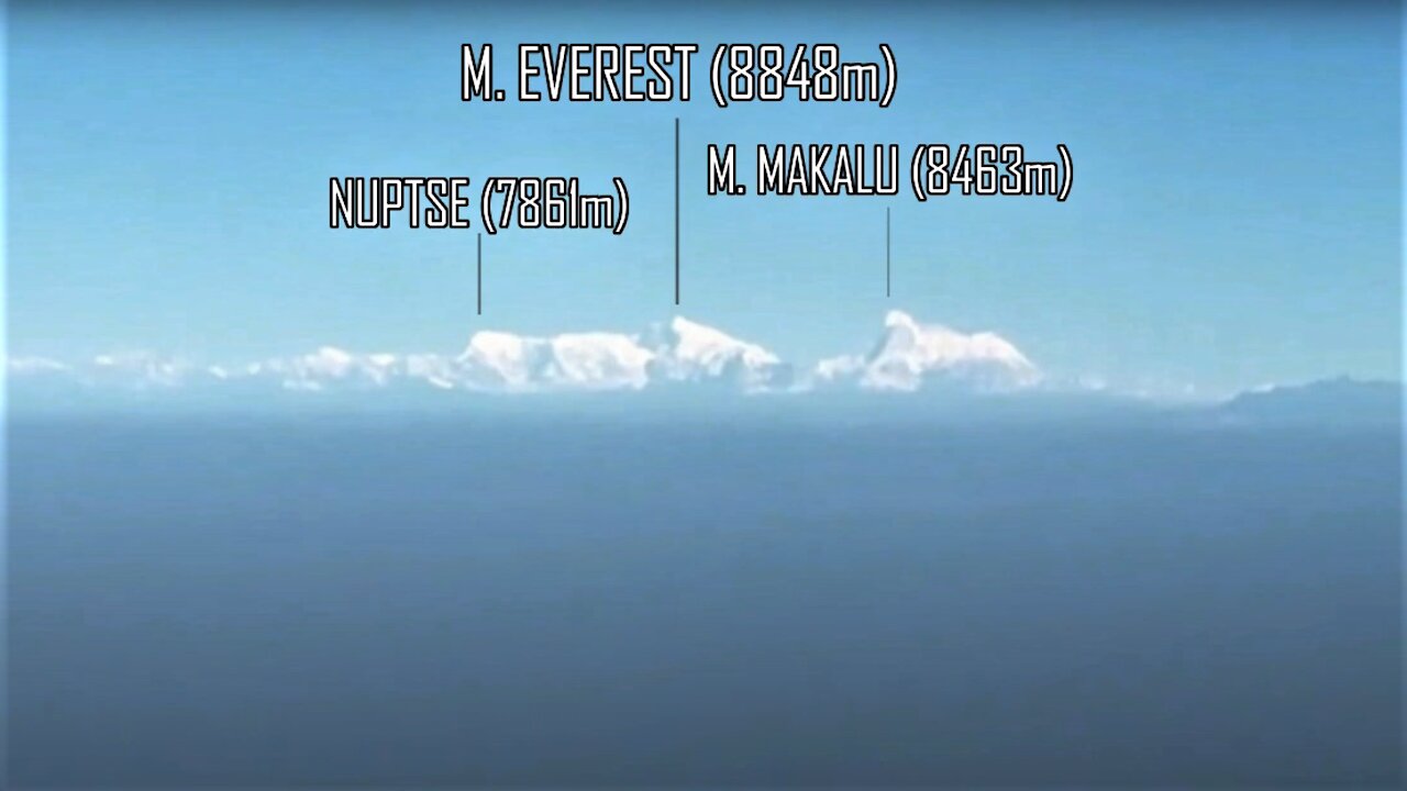 L'EVEREST È VISIBILE NELLA ROTTA AEREA DA BANGKOK A DUBAI AD UNA DISTANZA DI 985KM