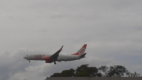 Boeing 737-800 PR-GUJ en approche finale avant d'atterrir à Manaus depuis Fortaleza
