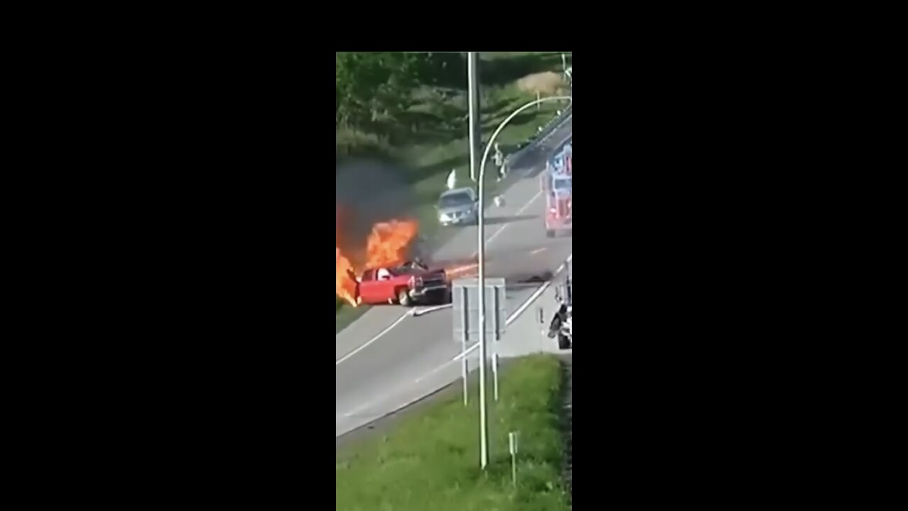 Driver Suddenly Stops Causing A Major Accident!!