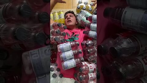 CAT POATE SA BEA OGURITA MICA #oguritamica #mancaciosul #mancare #vitaminaqua #dulce