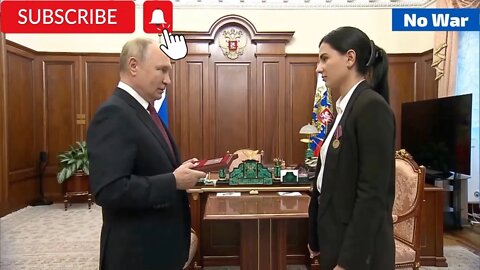 Putin gives the girl Star of the Hero of Russia, which belongs to her mother, who died in battle!