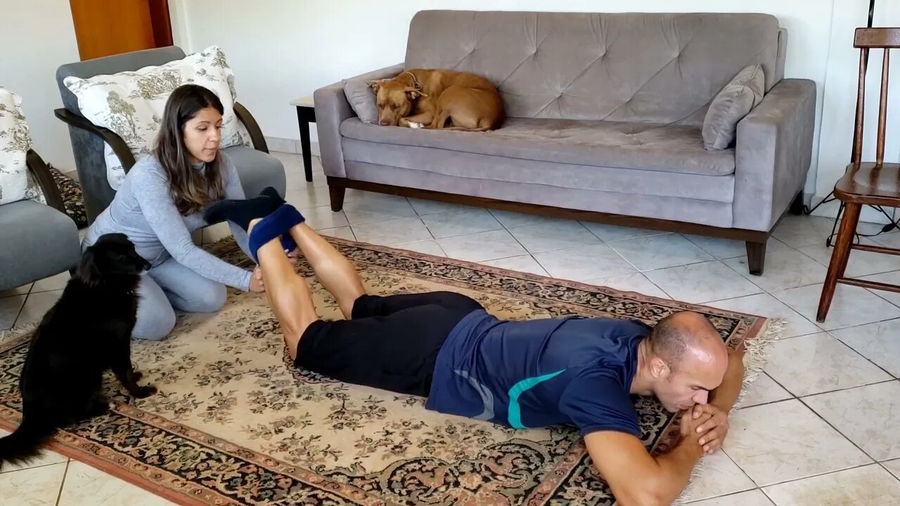 Exercício em casa: Flexora com Toalha para posteriores | Home Exercise: Towel Flexor for Hamstrings