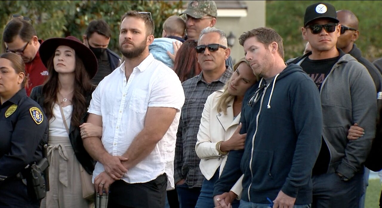 Vigil held honoring married SDPD detectives killed in wrong-way crash