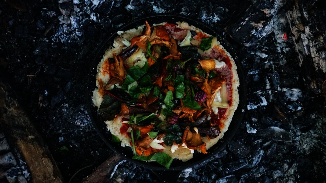 Chanterelle and Beefsteak mushroom Pizza. Foraging and Bushcraft cooking wild edible mushrooms.