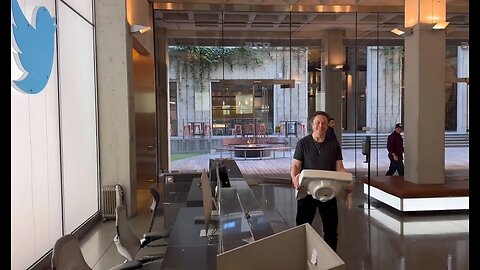 Elon Musk Enters Twitter HQ Like A Boss