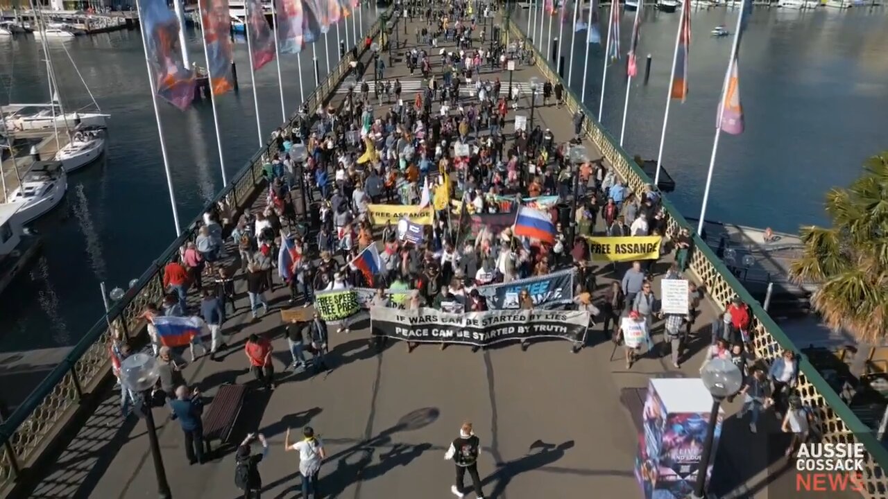🔥EPIC! Australians welcoming their fellow countryman Julian Assange..... 💃🕺🥳