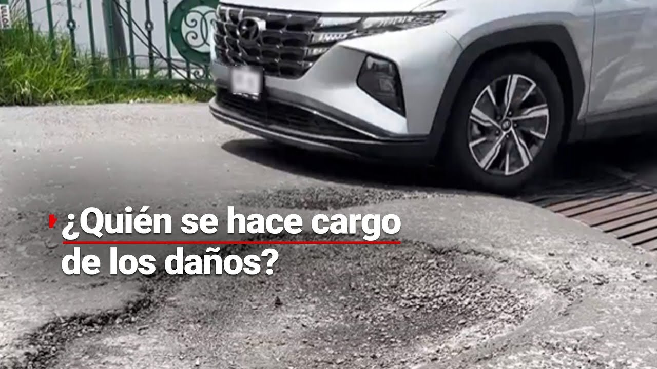 SUERTE DE NO CAER EN UN BACHE | Autos dañados a diario por calles en mal estado