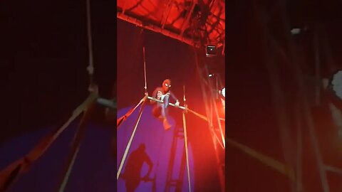 SUPER PULO NINJA DO HOMEM-ARANHA DANÇANDO DE CABEÇA PARA BAIXO NO CIRCO DA ALEGRIA SHOW #fofão