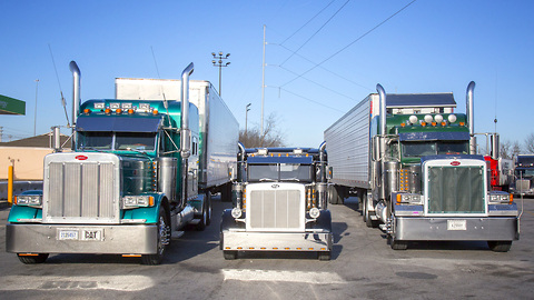 Lil Big Rigs: Mechanic Gives Pickup Trucks An Eighteen-Wheeler Makeover