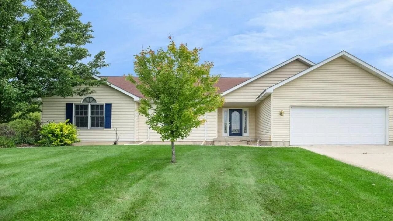 5206 Ravine Drive, Middleville, MI Presented by Richard Stewart.