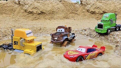 Disney Pixar Cars Lightning Mcqueen fight monsters