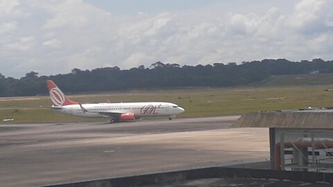 Boeing 737-800 PR-GTL pousa em Manaus vindo de Guarulhos
