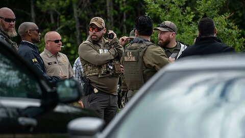 Suspect at large in Texas after 5 fatally shot 'execution style'