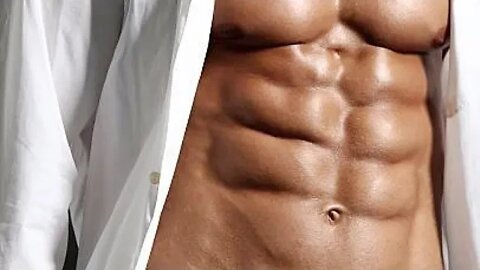 Bodybuilder reveals his entire BODY