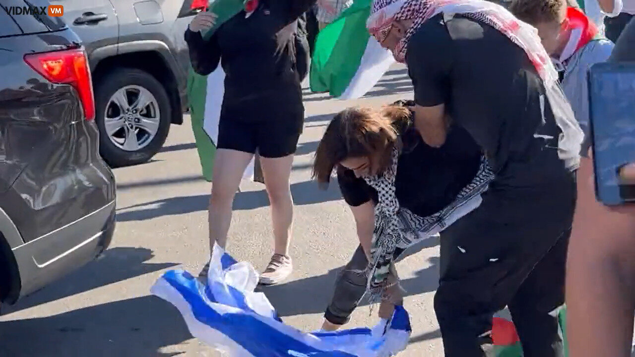 Woman With An Israeli Flag Is Assaulted By Pro-Palestinian Supporters In San Diego