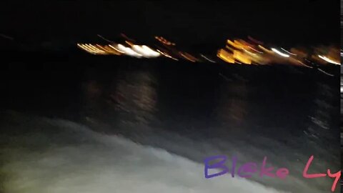 BIG wake catches up to me and overtakes me. Why you should pay attention when big ships go by!