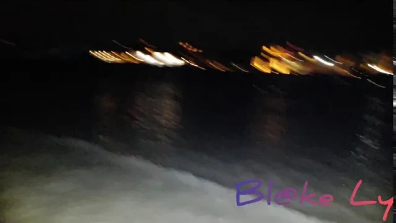BIG wake catches up to me and overtakes me. Why you should pay attention when big ships go by!