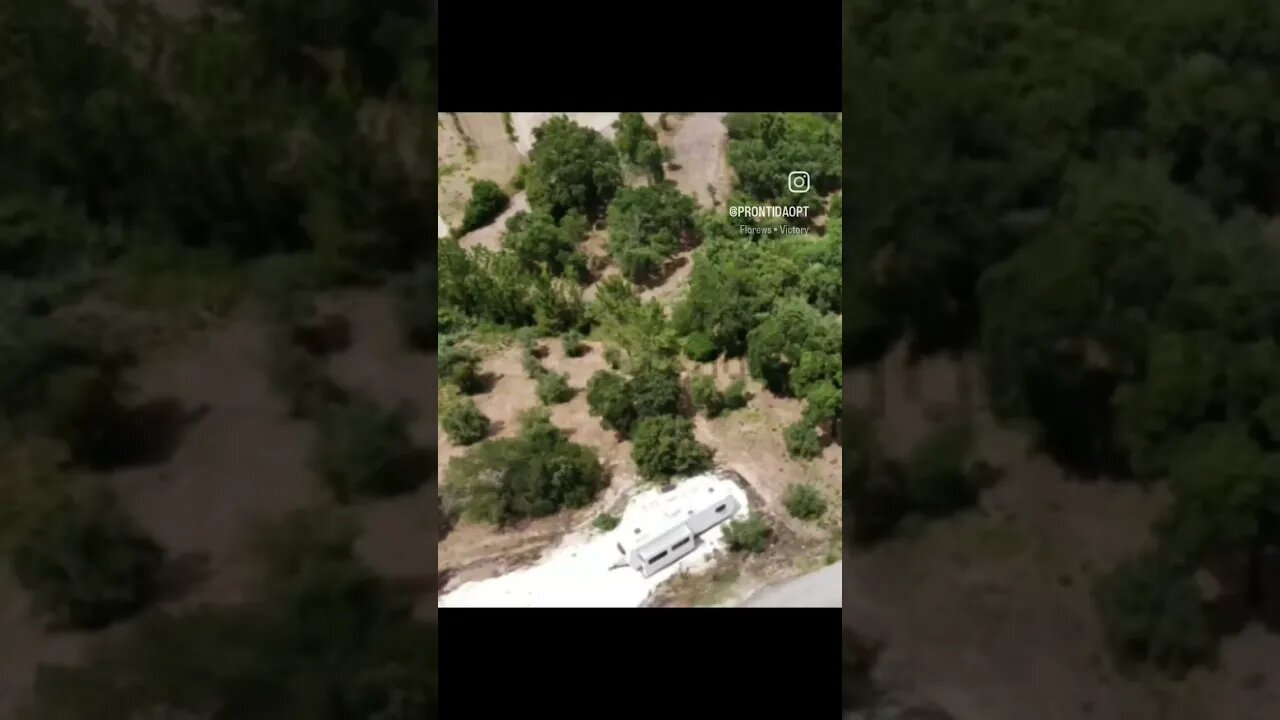 Vista aérea do nosso refúgio. #tinyhome #caravan #homestead #offgrid