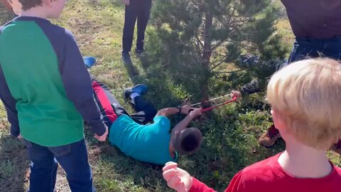 Funny video of family cutting down christmas tree