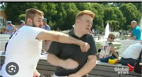 OMG😱!! A man got mad and beat the anchor in live show 🤯 MUST WATCH