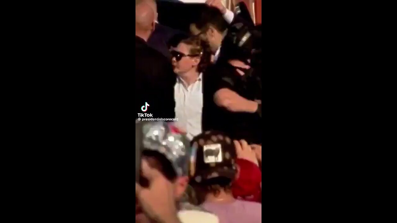 What a Secret Service temp worker looks like in action. Sound on!! 😂😂😂
