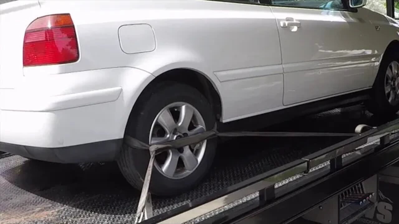 Saturday Projects™.com | 2001 Volkswagen Cabrio - 1 | Delivery and flat tire fix which didn't work.