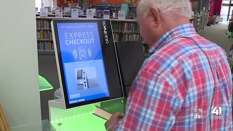 Kansas City man receives 1st library card at age 84