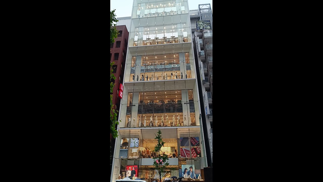 A building with moving mannequins in Ginza