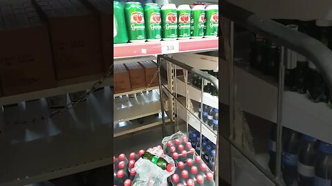 produtos no supermercado sem preço...pqp... tem que ir nas máquinas de consulta pra saber o preço 🤦🏼