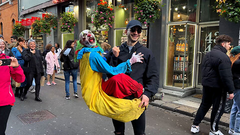 Clown attacks the people of Dublin