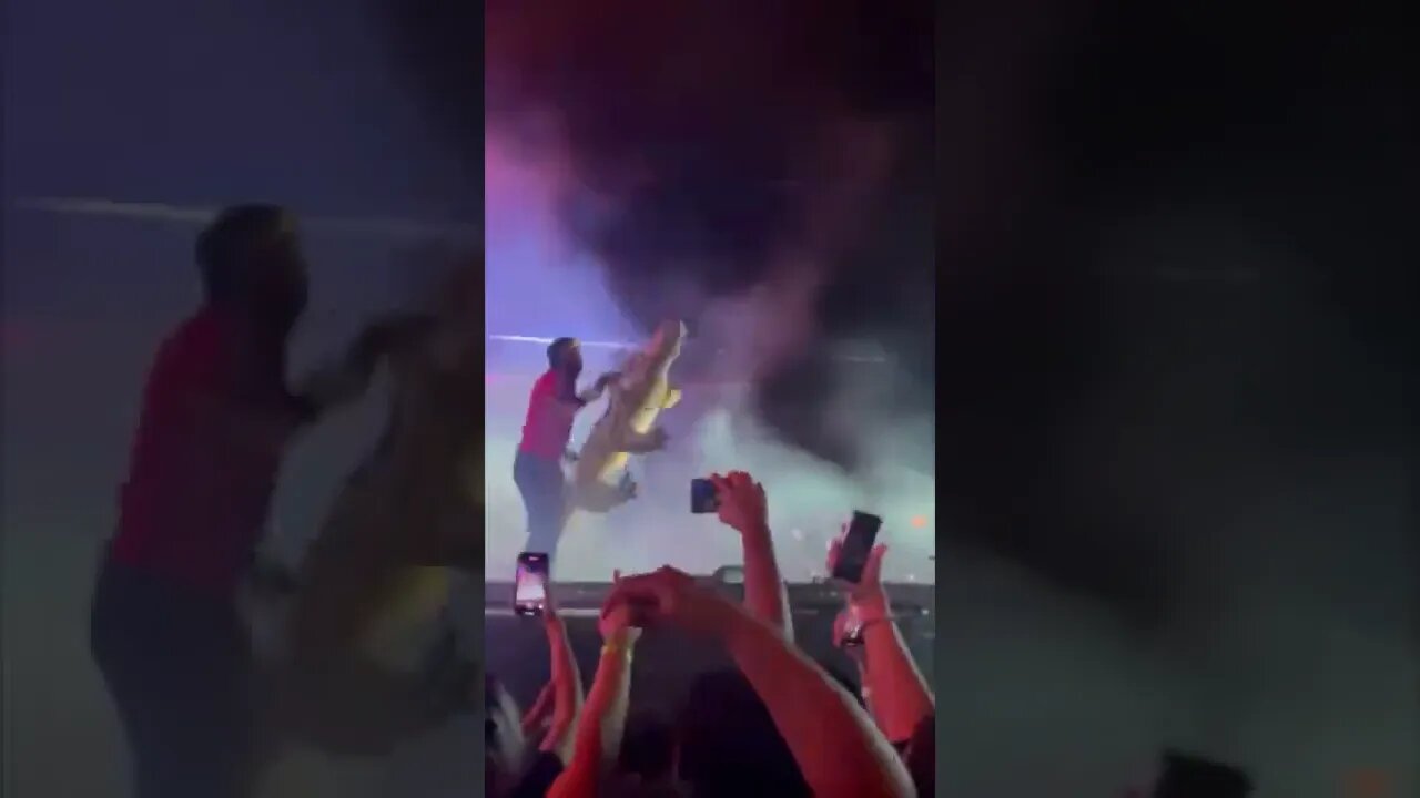 #liluzivert throws an alligator to fans #shorts #viral