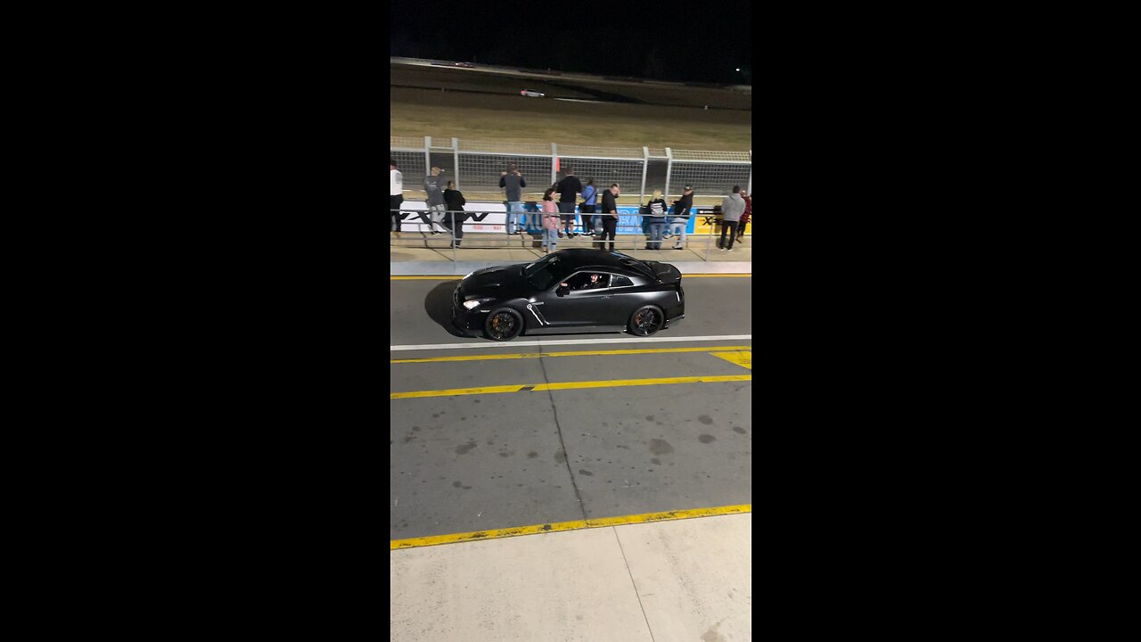 R35 GTR turns up