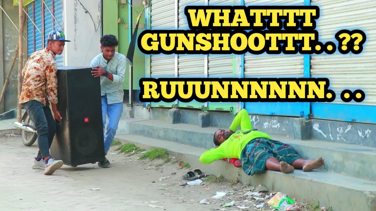 funny video pranking people by using gunshots and running scared