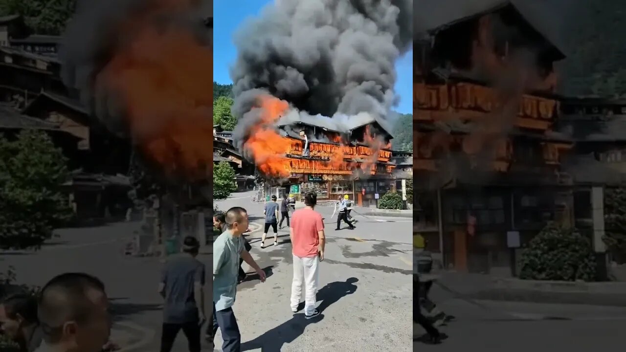 Povoado turístico de casas tradicionais pega fogo na China