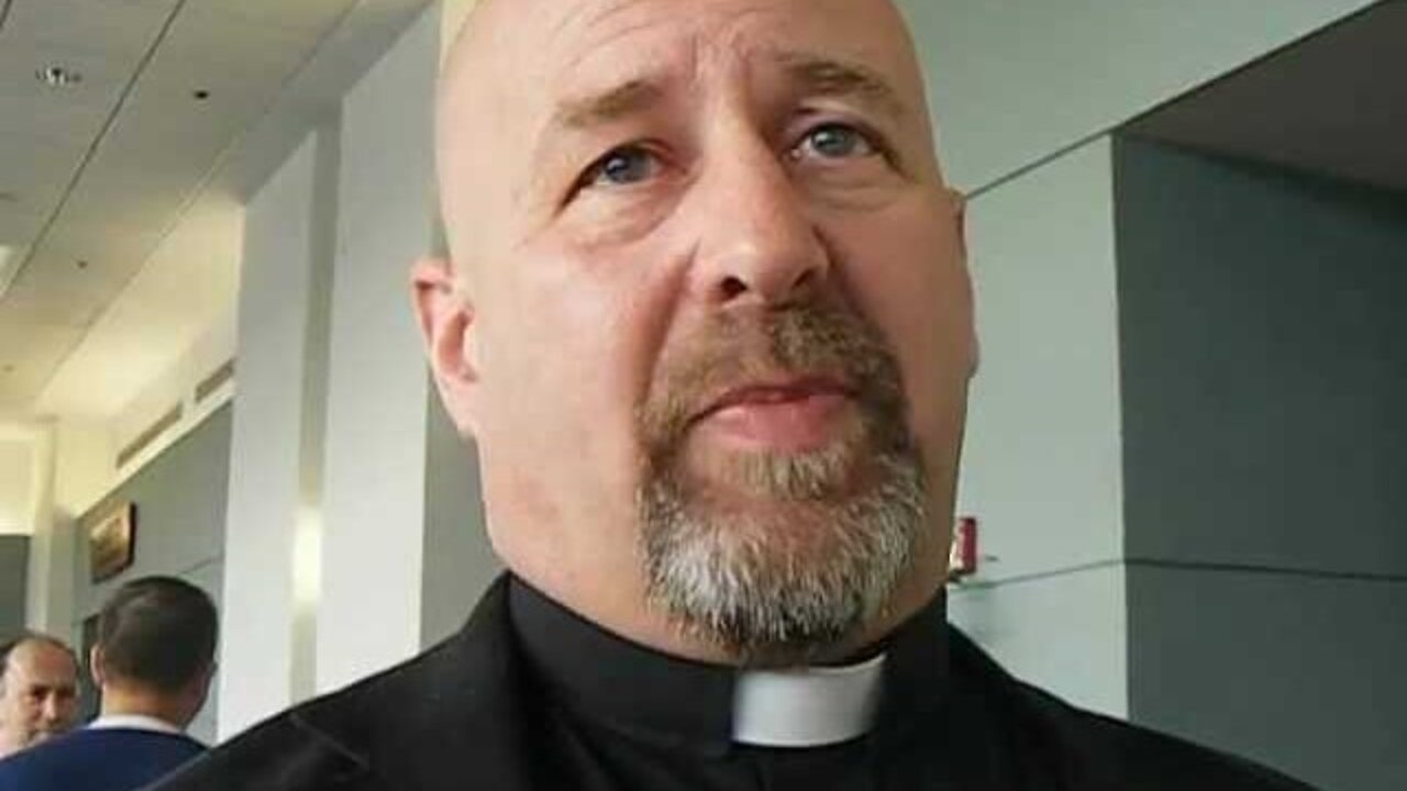 DaTechGuy's Field Guide to Bloggers Fr. Longenecker'.AVI