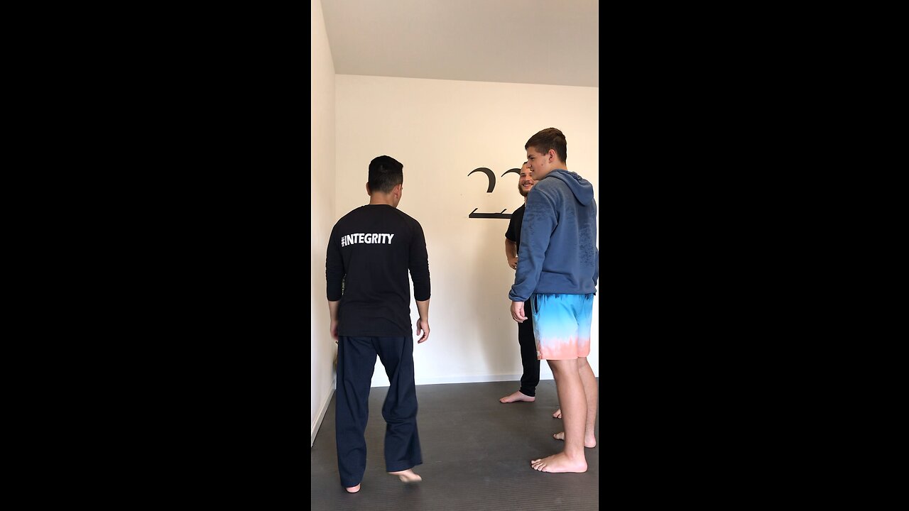 How to defense yourself against the wall.