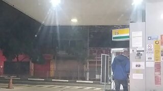 INCÊNDIO NA OXXO BARÃO GERALDO (tempo do vídeo,01:51)