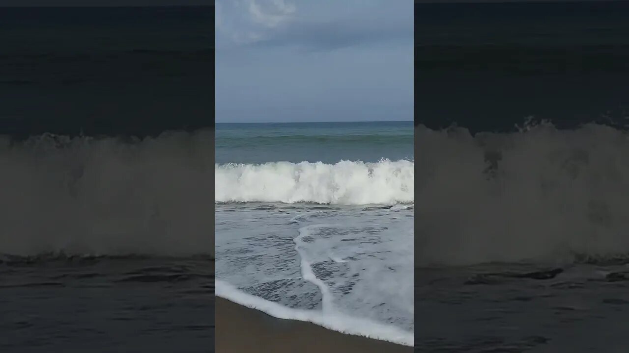 VOLG - STRONG WAVES IN THE PLAYA DE HUELIN IN MALAGA, SPAIN - BEACH, RELAX, BEAUTIFUL DAY #shorts