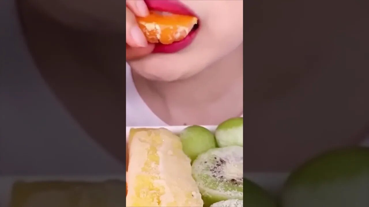 ASMR FROZEN FRUITS | STRAWBERRY, GRAPE, KIWI, PINEAPPLE, BLACKBERRY EATING SOUNDS MUKBANG