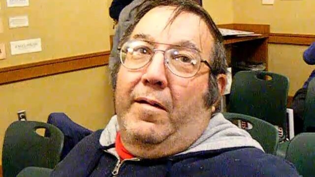 Richard at the Gunn town all.AVI