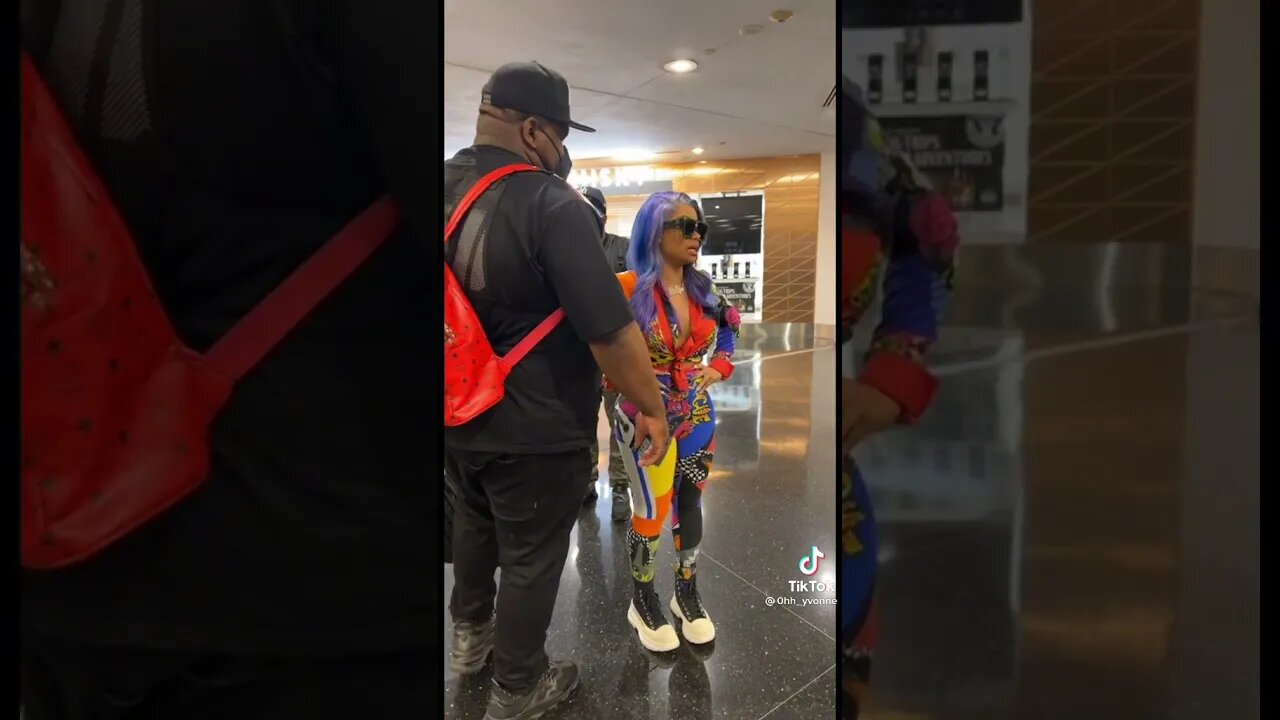 Blac Chyna Screaming About “The Poke” At The Airport…what did she say?🤣 #blacchyna