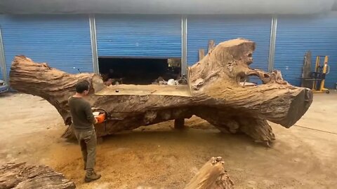 1 to 9.5 tons of dead wood took 4 months to carve, and the big table was finally finished