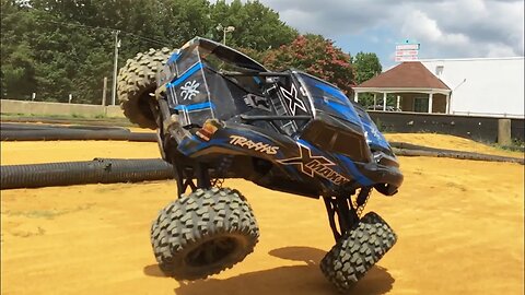 X-maxx Is Alive & Bashing At Debbie's RC World